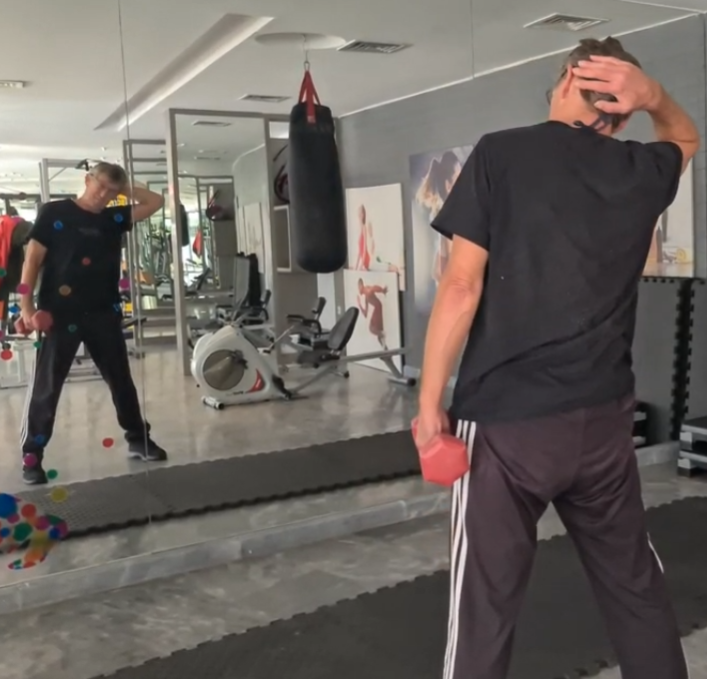 showing the Dumbell Side Bend gym exercise for obliques