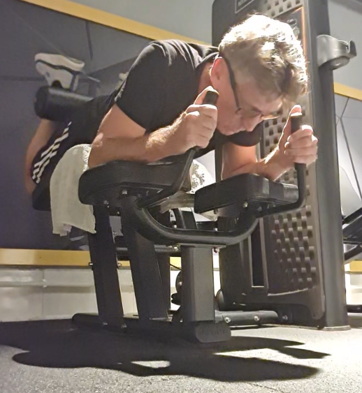 showing the Leg Curl exercise form