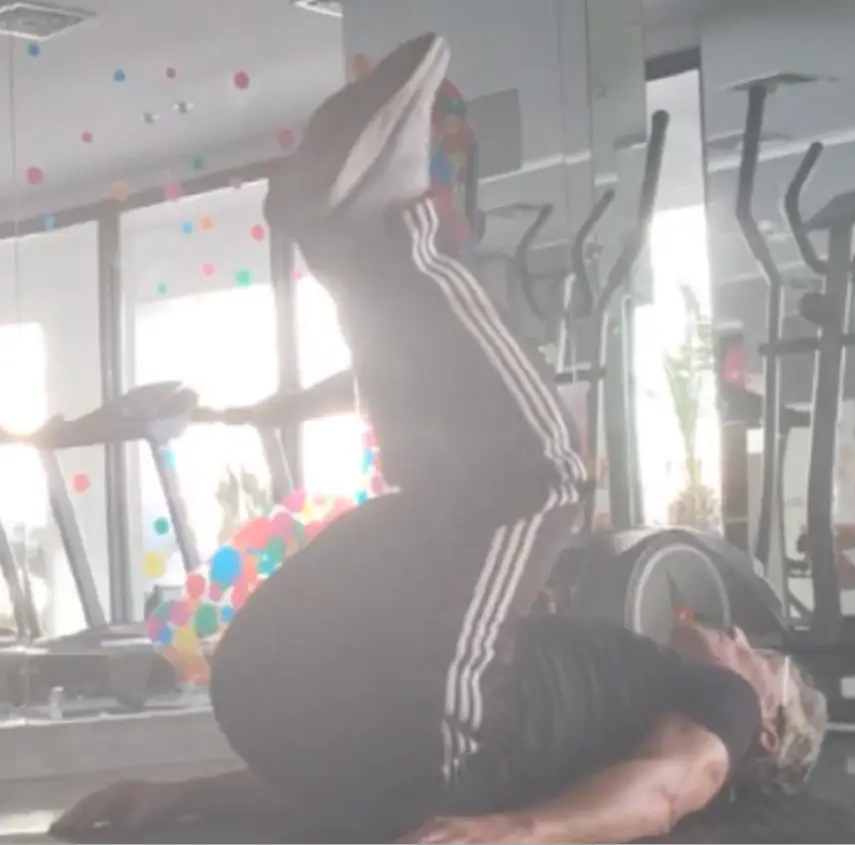 showing the Reverse Crunch Pilates Abs exercise